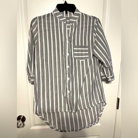 Tops - Women’s striped flowy shirt size medium